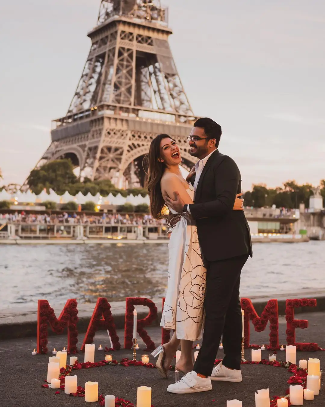 Hansika with her boyfriend at Eiffel tower