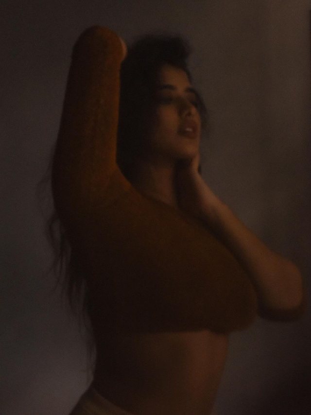 Ketika Sharma Beauty in Blur Mode..