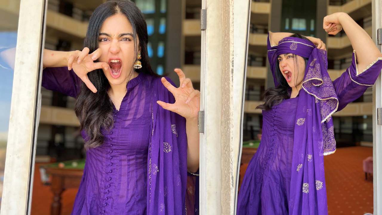 Adah Sharma : అల్లరి పిల్లలా పోజులిస్తున్న అదా శర్మ..