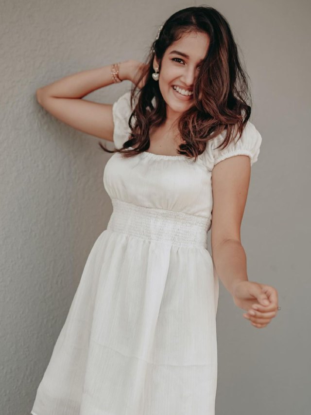 Anikha Surendran dazzling looks in White Dress..