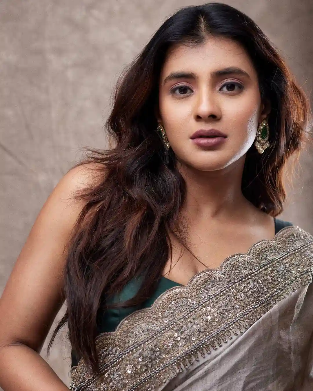 Hebah Patel shines in Saree after a long time