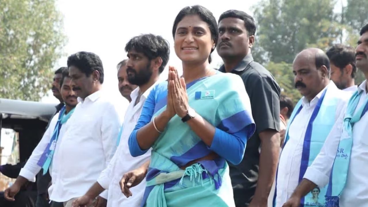YS Sharmila: క్షమాపణలు చెప్పకపోతే షర్మిల పాదయాత్రను అడ్డుకుంటామని హిజ్రాల హెచ్చరిక!