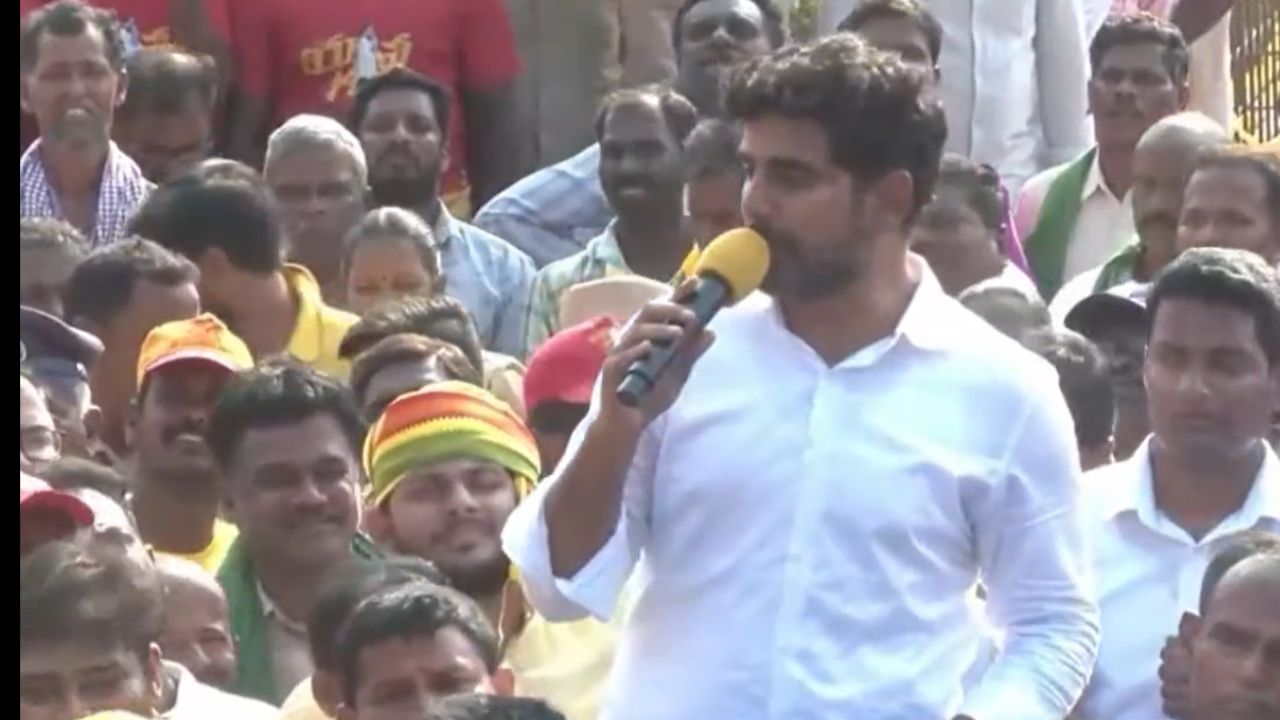 Nara Lokesh: మరోసారి జీవో 1 రగడ.. లోకేష్ పాదయాత్రలో మైక్ లాక్కెళ్లేందుకు పోలీసుల యత్నం