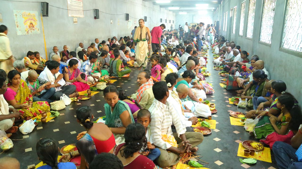 Annavaram Temple: అన్నవరం దేవస్థానంలో వస్త్రధారణపై నిబంధనలు.. నో జీన్స్ జీన్స్, నో స్కర్ట్స్!