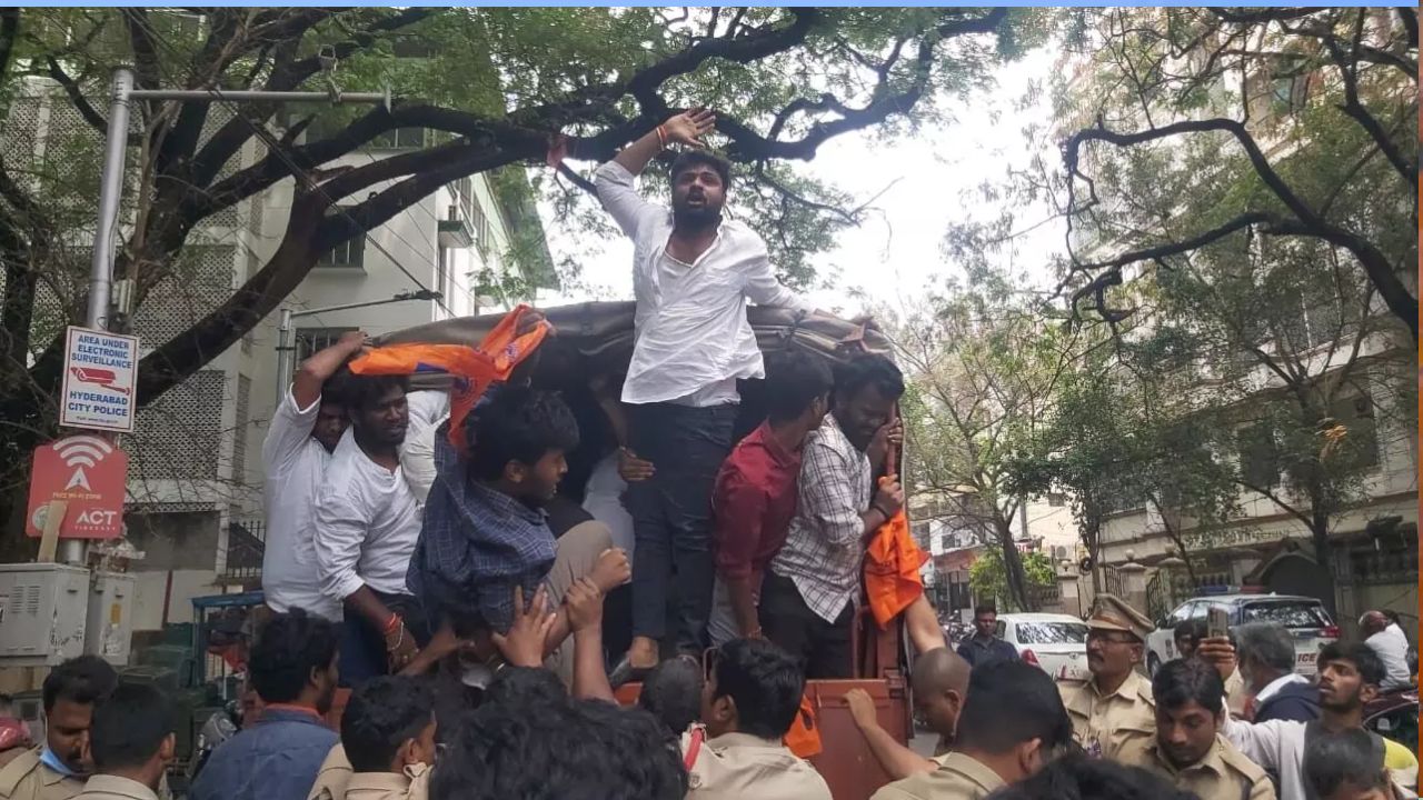 Hyderabad: 16 మంది కార్యకర్తల అరెస్ట్.. జైలుకు తరలిస్తుండగా డ్రైవర్ కు ఫిట్స్.. సాహసం చేసి రక్షించిన ఎస్సై!