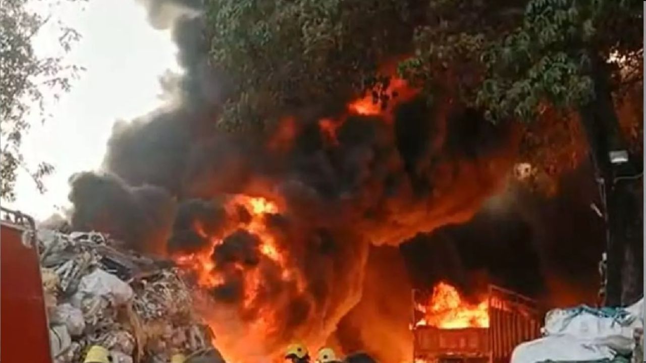 Hyderabad Fire Accident: మరో అగ్ని ప్రమాదం.. మంటలను ఆర్పేందుకు ప్రయత్నిస్తున్న 10 ఫైర్ ఇంజన్లు!
