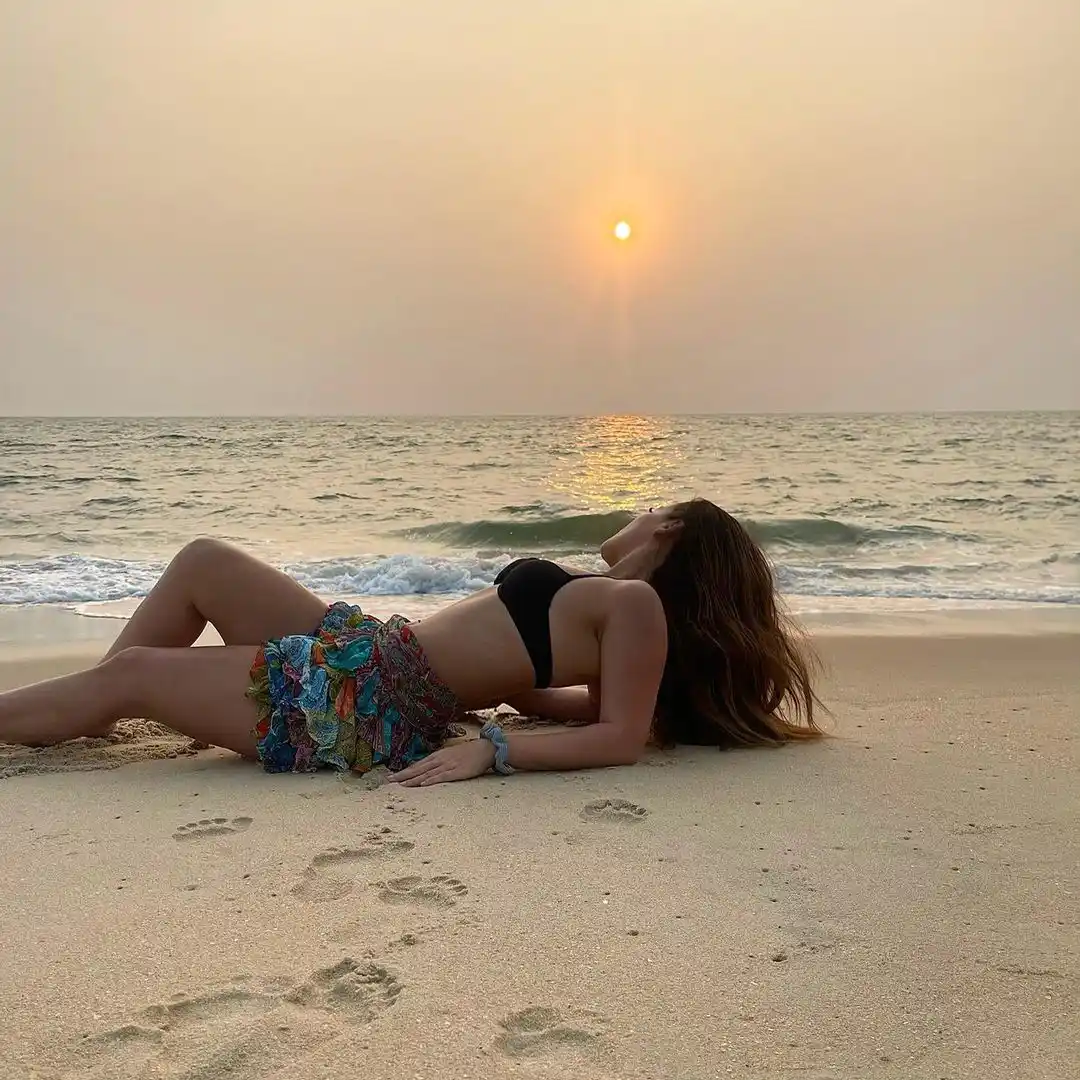 Tiger Shroff sister Krishna Shroff bikini show at beach side